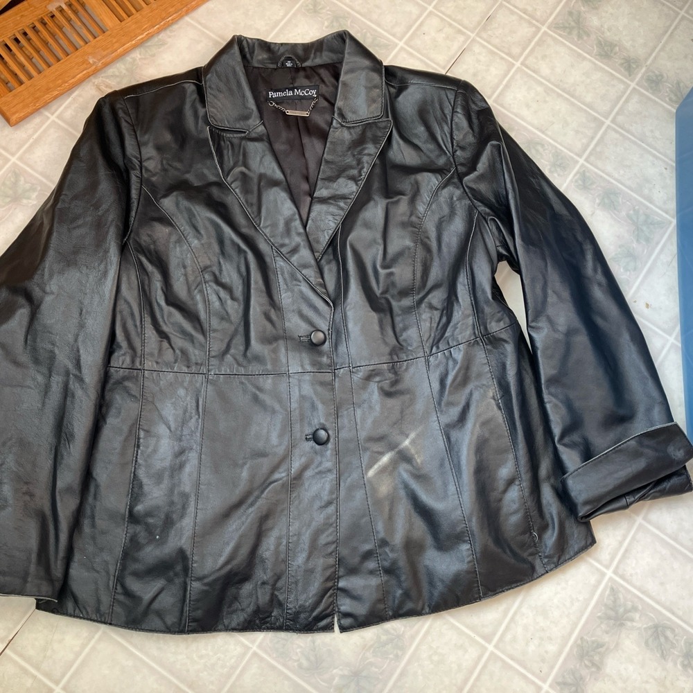 Pamela McCoy Jacket Womens 2X Black Leather Coat Princess Seams Two Button Up